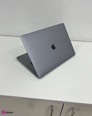 uk-used-apple-macbook-pro-2018-154-core-i9-1tb-ssd32gb-ram-4gb-radeon-dedicated-video-memory-big-0
