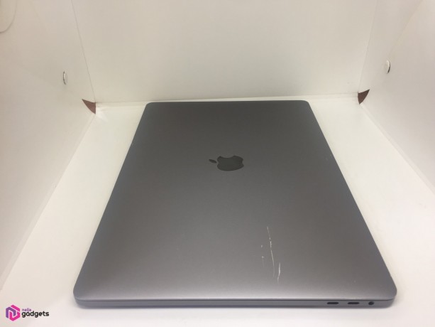 apple-macbook-pro-15-2018-touchbar-i9-16gb-ram-500gb-ssd-amd-radeon-pro-560-4gb-big-1